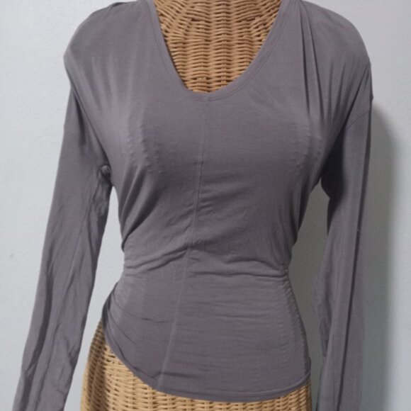 Lululemon Workout shirt - Picture 2 of 5